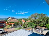 Casa tipo sobrado em bairro tranquilo a 5 minutos do centro