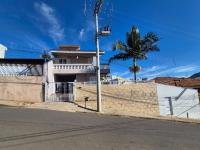 INDA RESIDÊNCIA COM EXCELENTE LOCALIZAÇÃO
