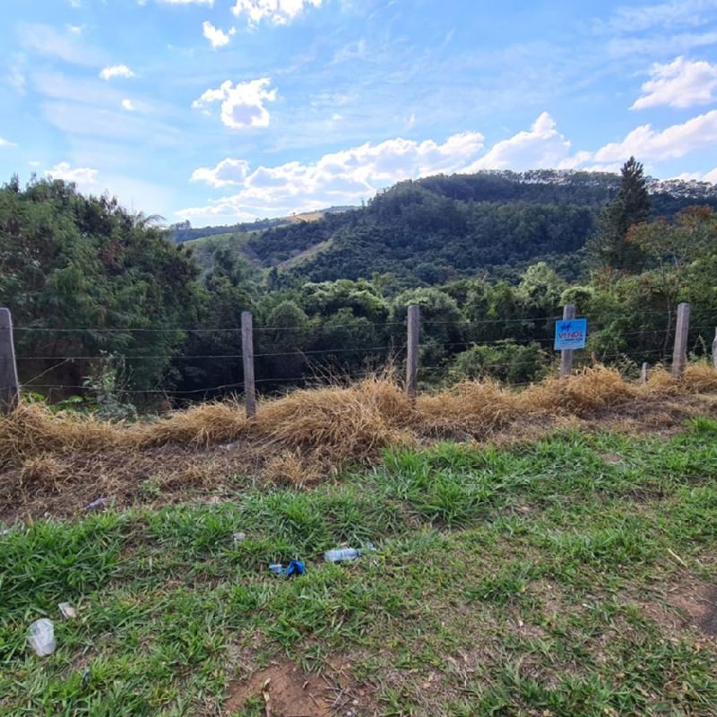 TERRENO EM LUGAR CALMO E TRANQUILO A 05 MINUTOS DO CENTRO DA CIDADE