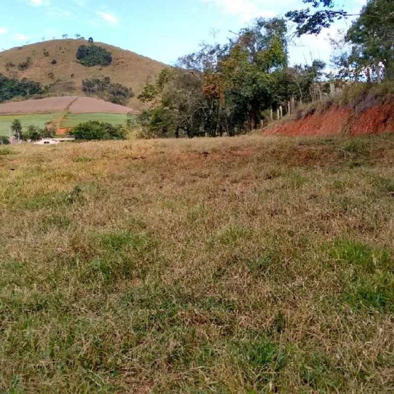 Chácara com lago- Águas de Lindoia