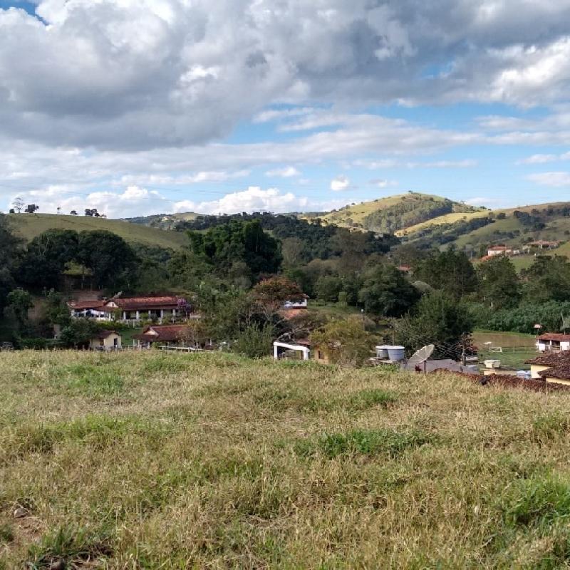 Chácara com lago- Águas de Lindoia