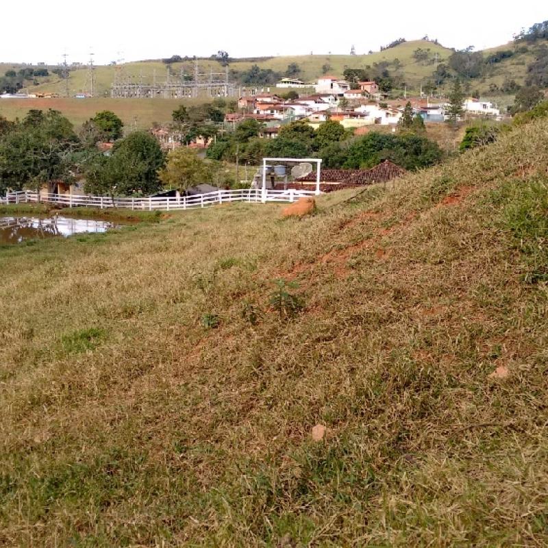 Chácara com lago- Águas de Lindoia