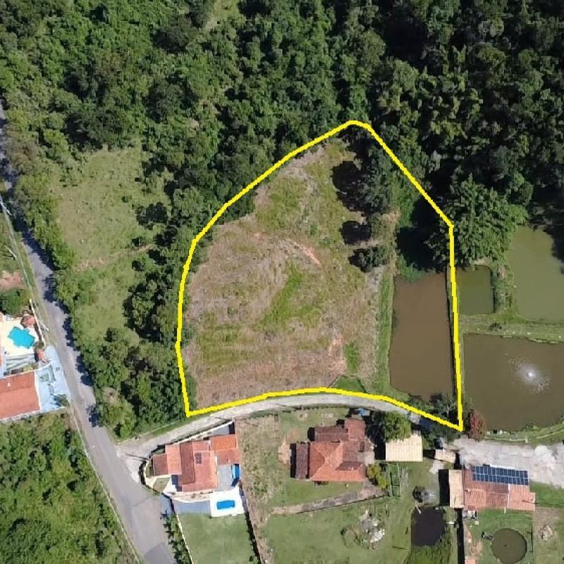Chácara com lago- Águas de Lindoia