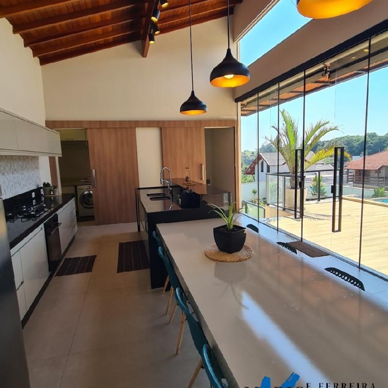 Residência em Condomínio Fechado – Águas de Lindóia