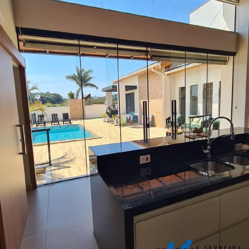 Residência em Condomínio Fechado – Águas de Lindóia