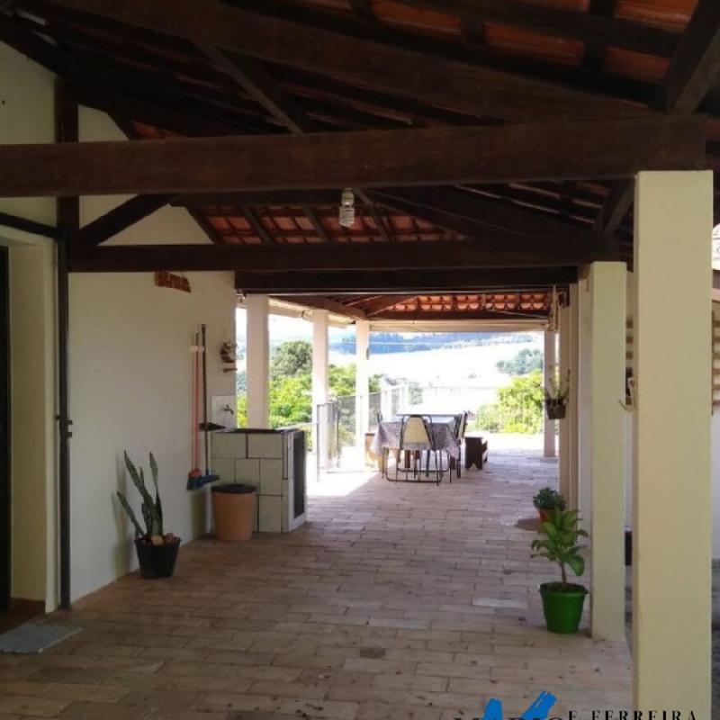 CHÁCARA COM VISTA PARA AS MONTANHAS