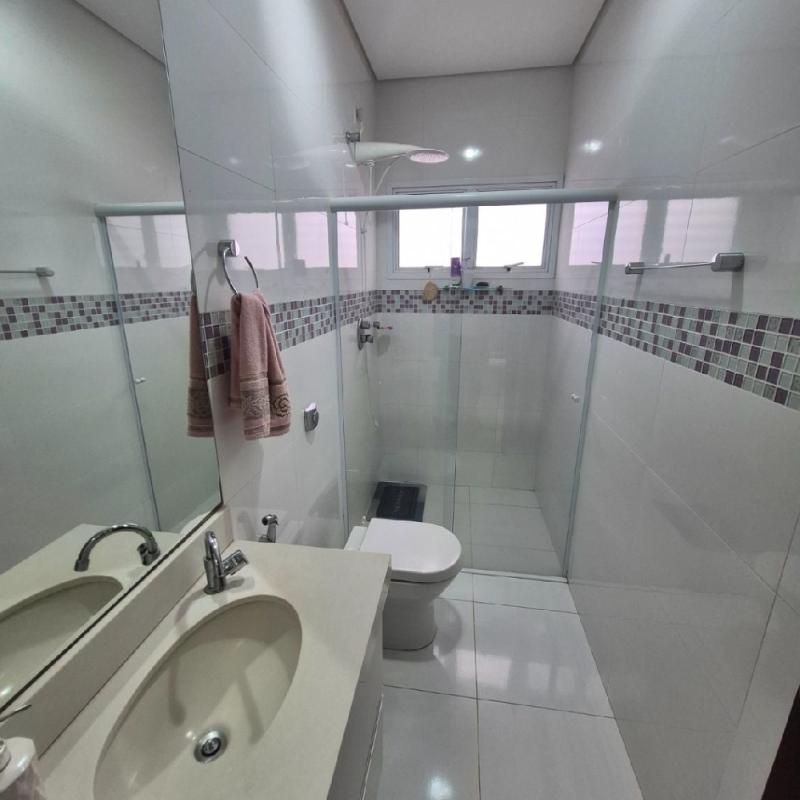LINDA RESIDÊNCIA COM EXCELENTE LOCALIZAÇÃO