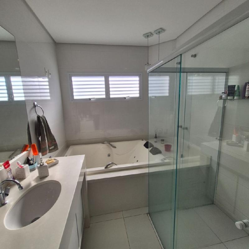 LINDA RESIDÊNCIA COM EXCELENTE LOCALIZAÇÃO