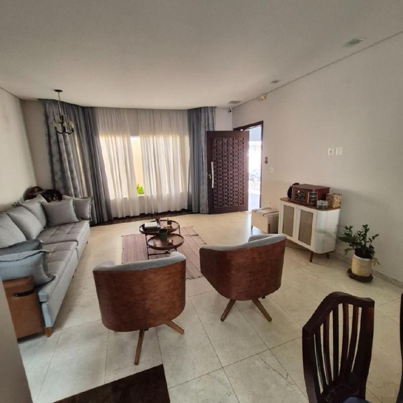 LINDA RESIDÊNCIA COM EXCELENTE LOCALIZAÇÃO