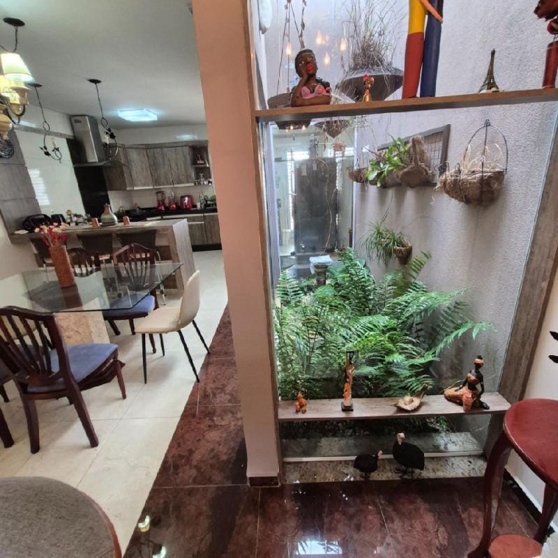LINDA RESIDÊNCIA COM EXCELENTE LOCALIZAÇÃO