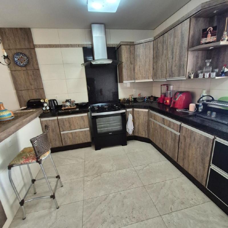 LINDA RESIDÊNCIA COM EXCELENTE LOCALIZAÇÃO