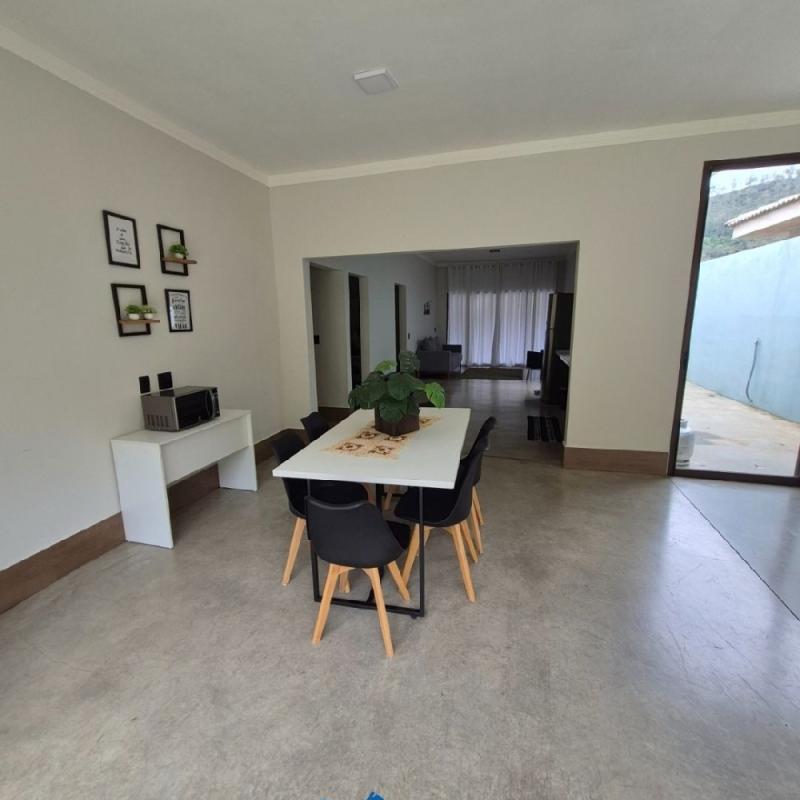 CASA COM 3 SUÍTES
