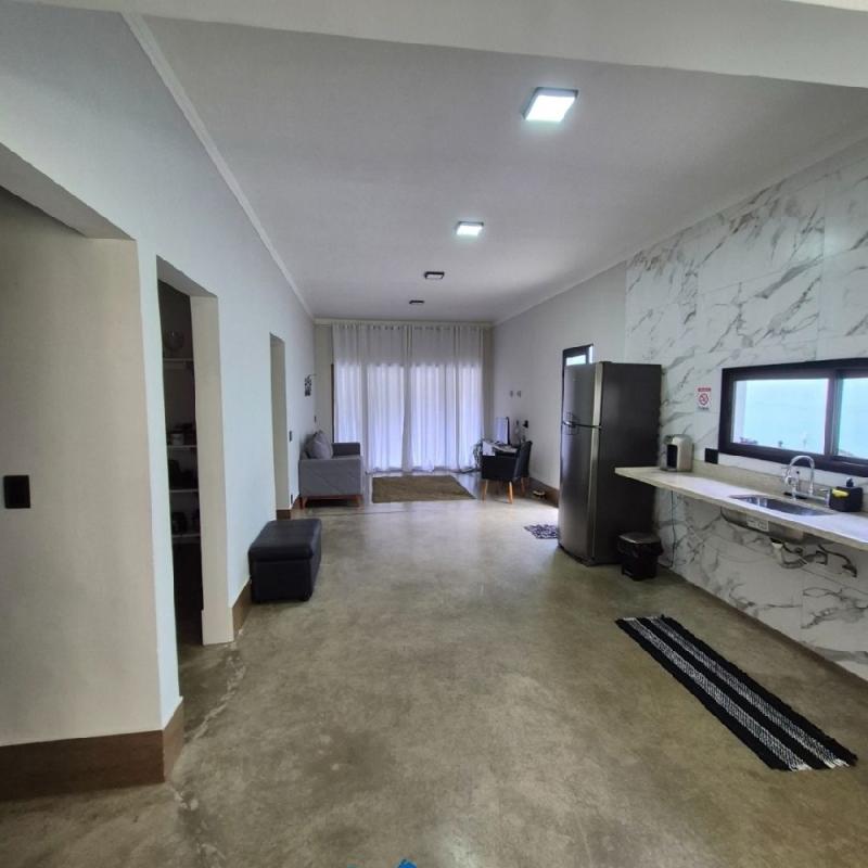 CASA COM 3 SUÍTES