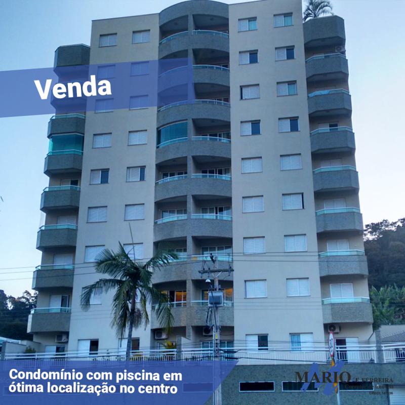 Condomínio com piscina em ótima localização no centro