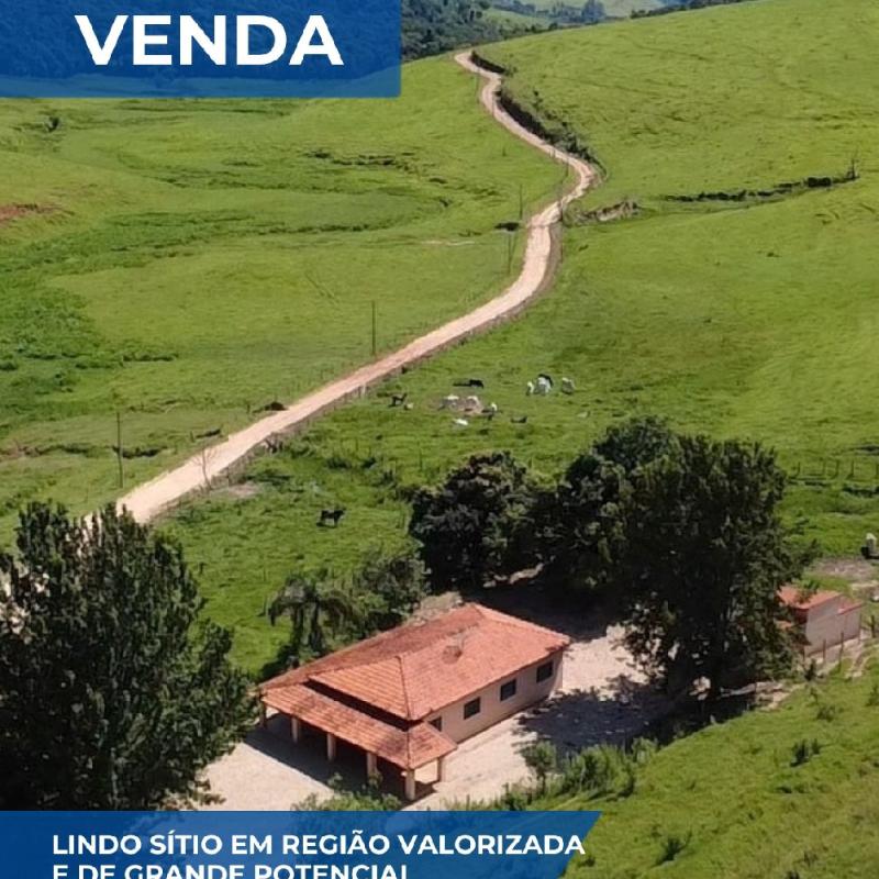LINDO SÍTIO EM REGIÃO VALORIZADA E DE GRANDE POTENCIAL